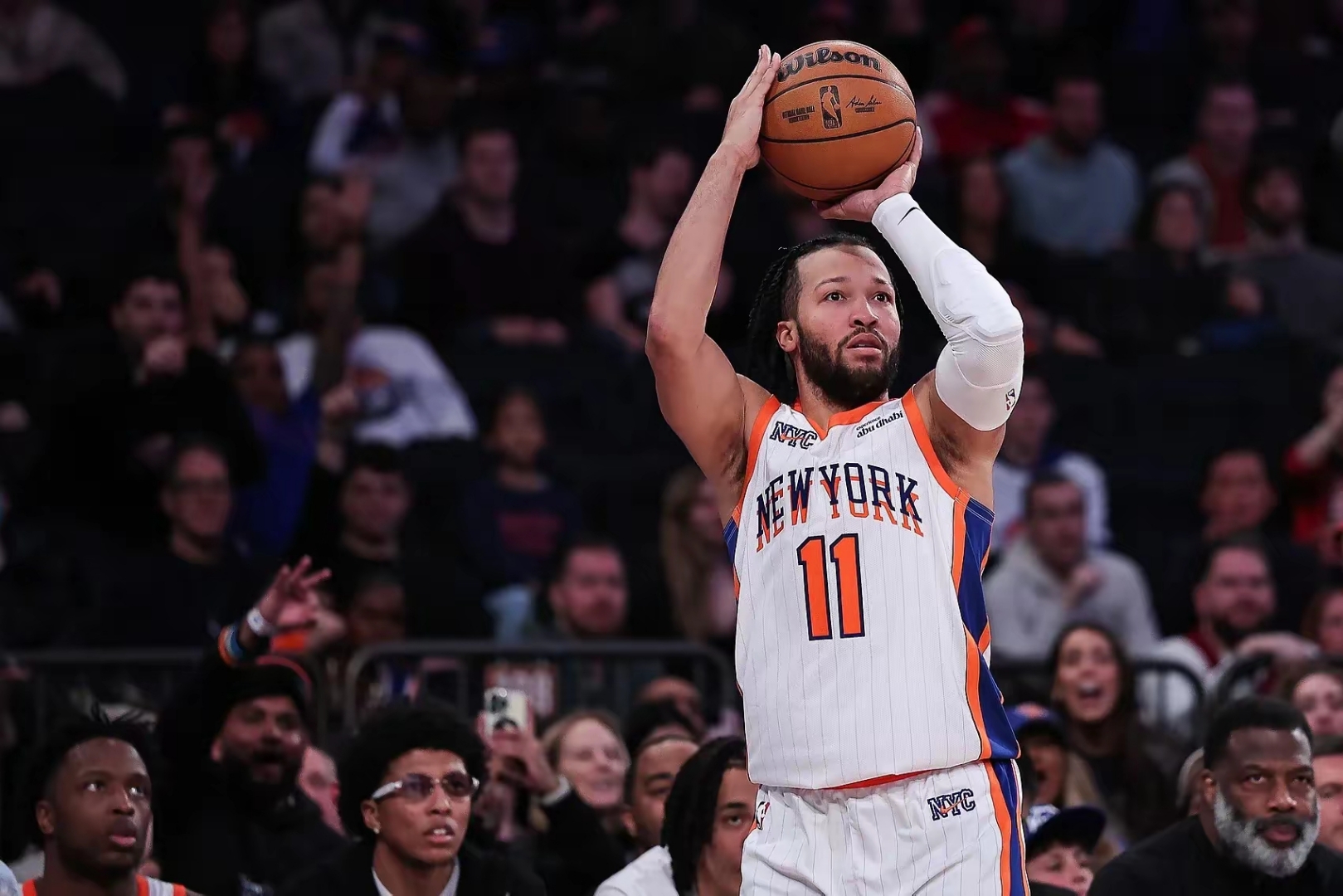 NBA季后赛冲刺阶段走向成谜；波士顿凯尔特人外线爆发；压力陡增；团队化学反应显著的简单介绍