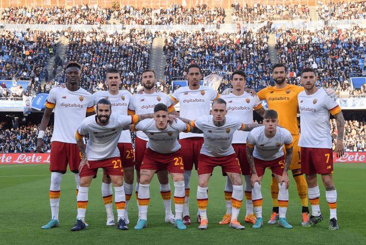  荷甲今晚再迎强敌；费耶诺德遗憾出局；主帅态度：气氛紧张；临场指挥获称赞