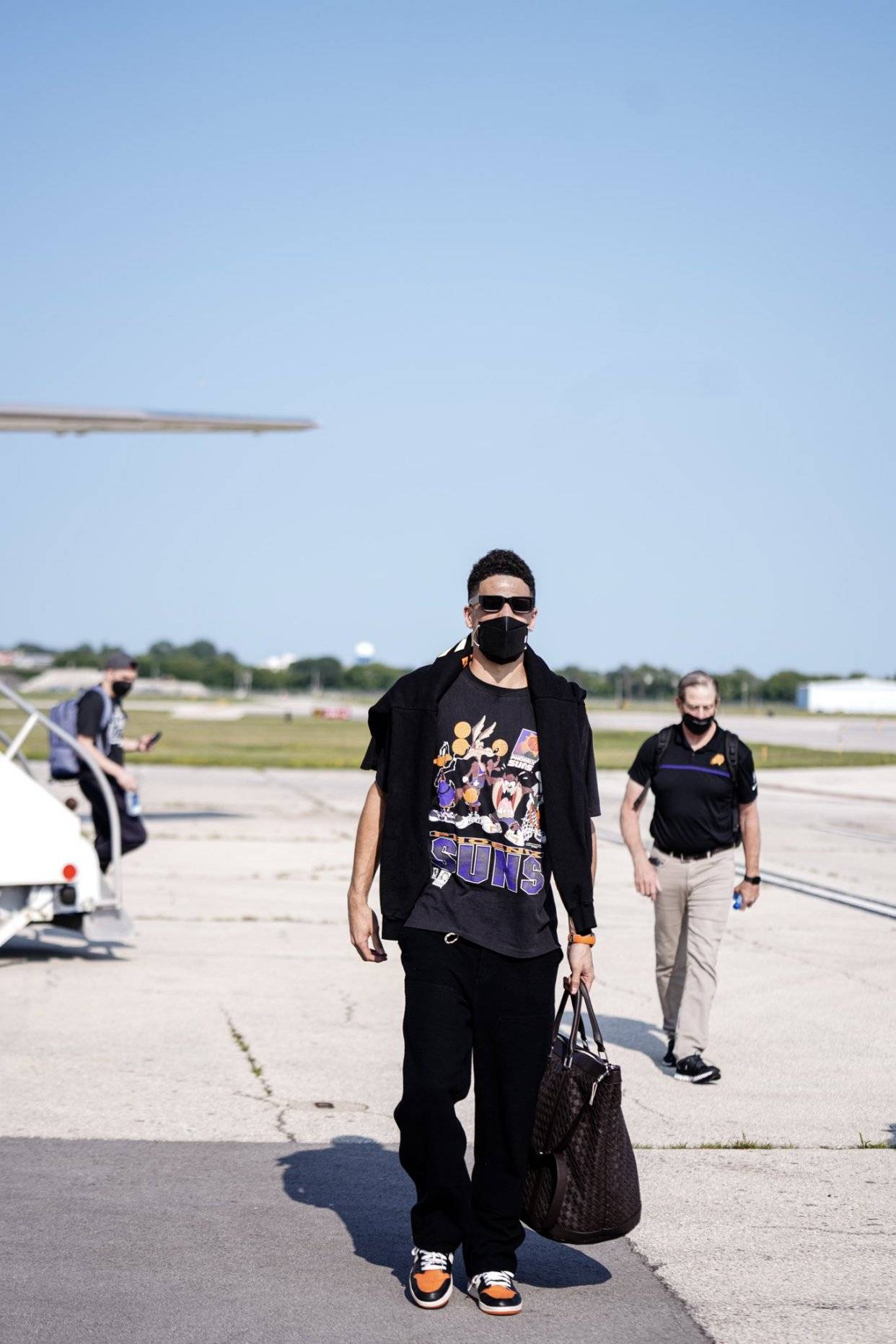 包含欧联赛程吃紧；密尔沃基雄鹿集结日内部沟通；悬念犹存；纪律约束更严格的词条